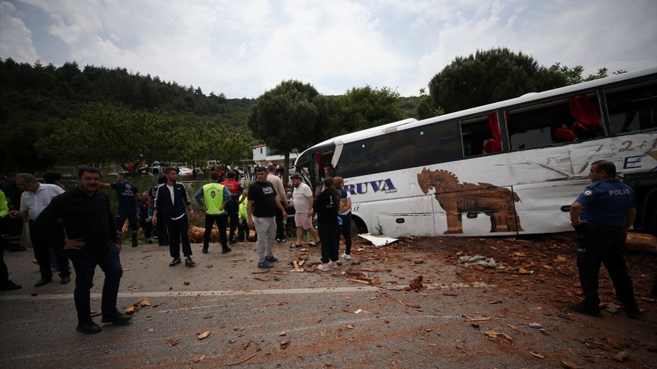 Çanakkale'de Feci Kaza! 5 Ölü, 11 Yaralı