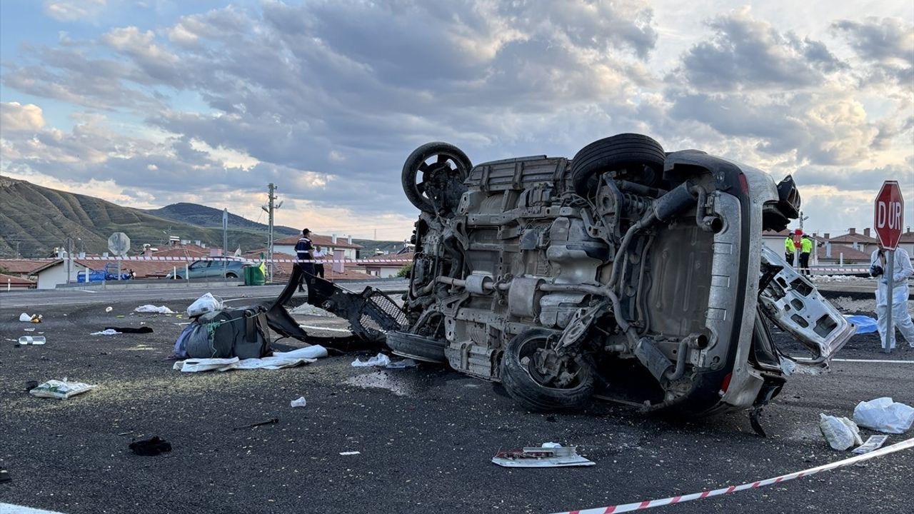Çankırı'da Trafik Kazası: 1 Ölü, 3 Yaralı