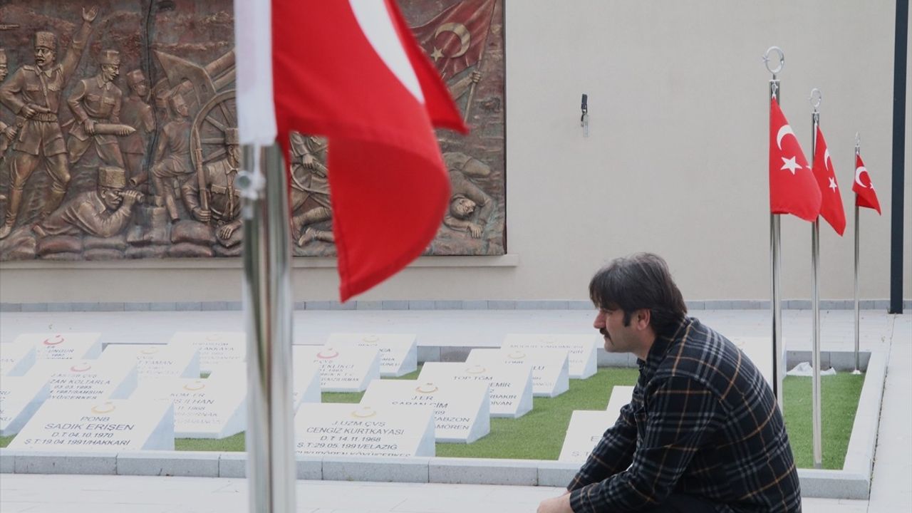 Çankırı'dan Vatansever Bir Örnek: Şehit Mezarlıklarına Özen Gösteren Güvenlik Görevlisi