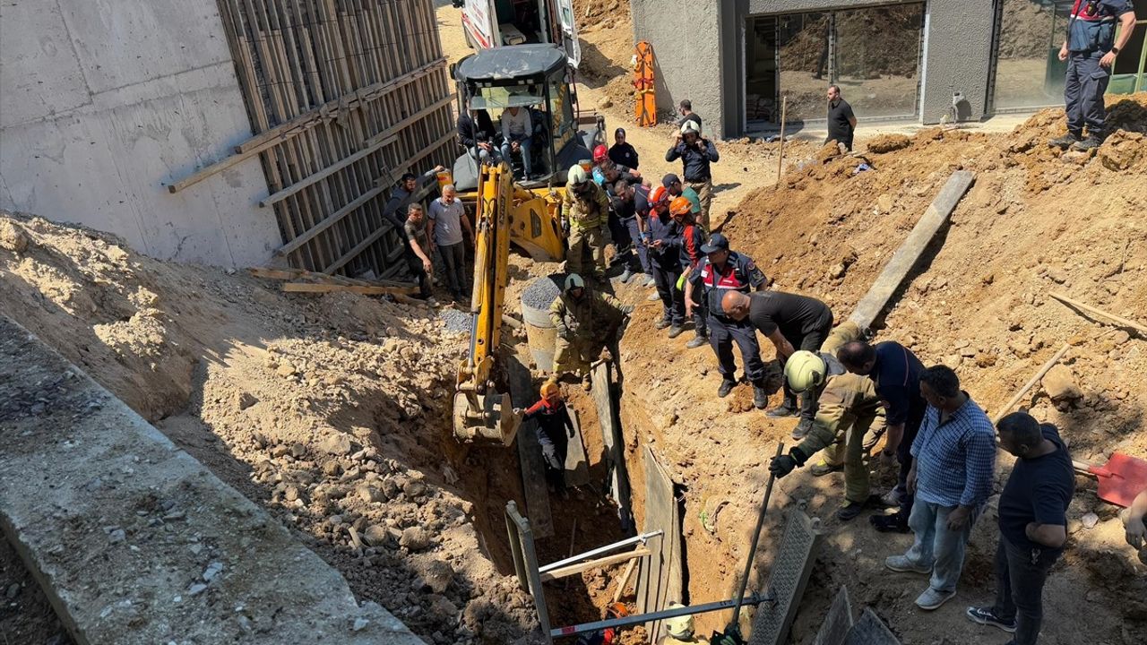 Çekmeköy'de İnşaat Alanında Göçük: 2 İşçi İçin Kurtarma Çalışmaları Sürüyor
