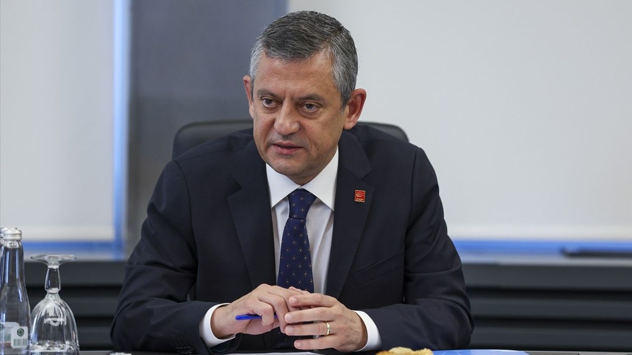CHP Genel Başkanı Özel, Avrupa Konseyi Yetkilisi Cools ile Buluştu
