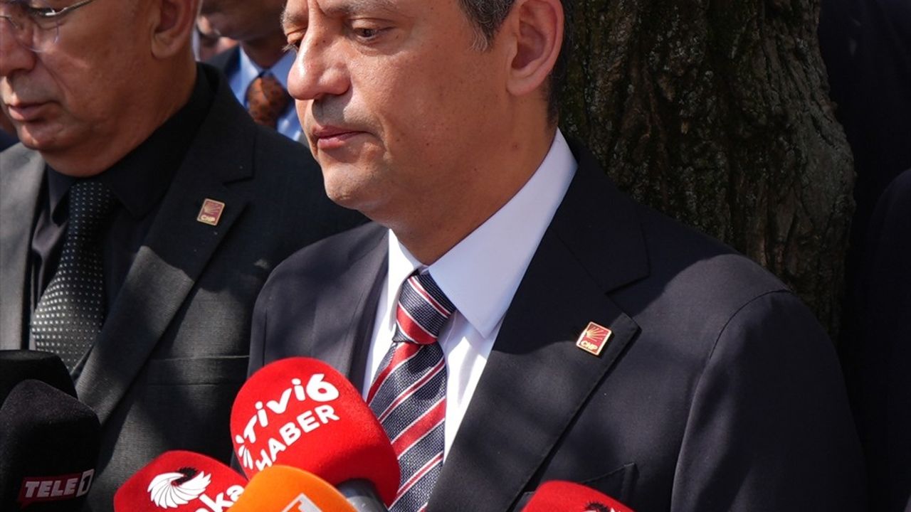 CHP Genel Başkanı Özgür Özel'den Anma Programında Sert Mesajlar