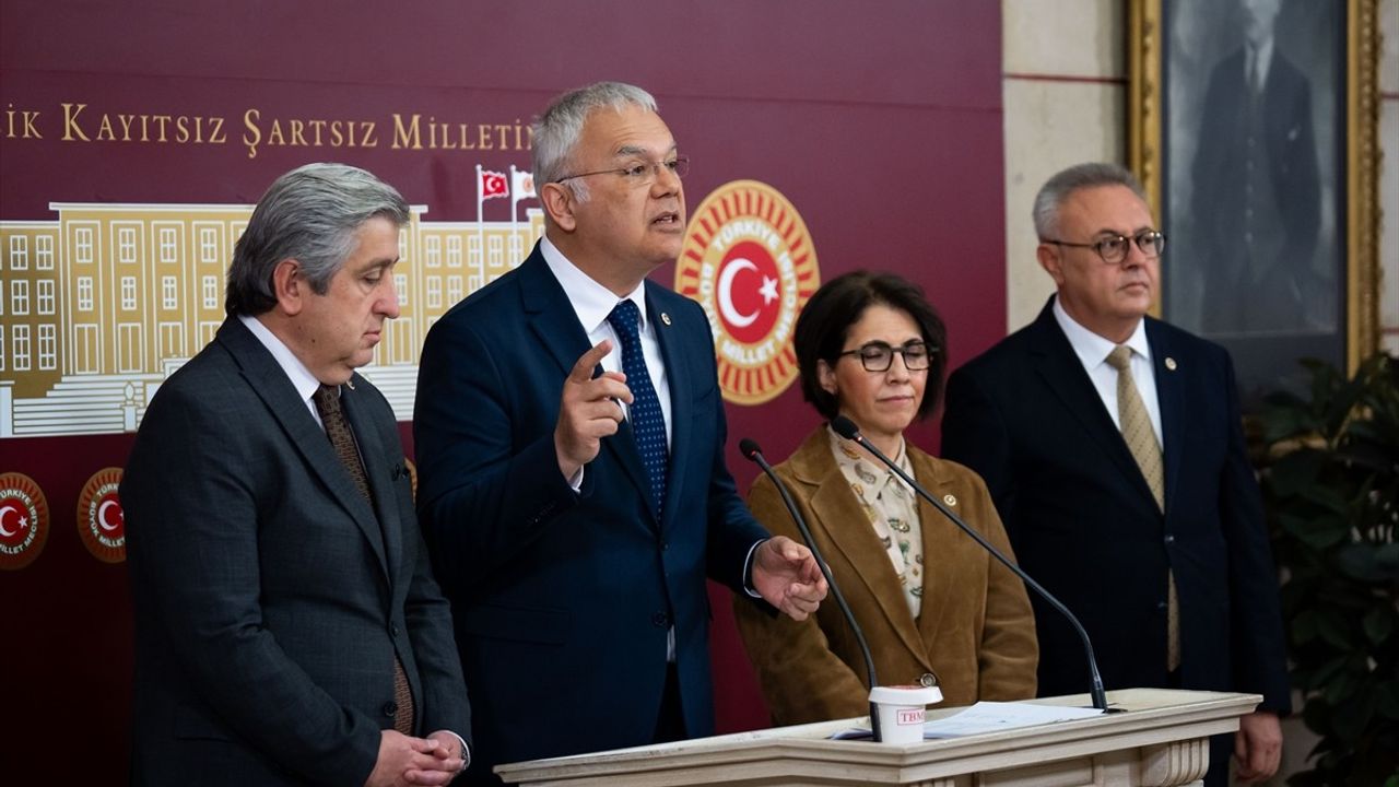 CHP'li Milletvekillerinden Toplumsal Cinsiyet İfadesine Tepki