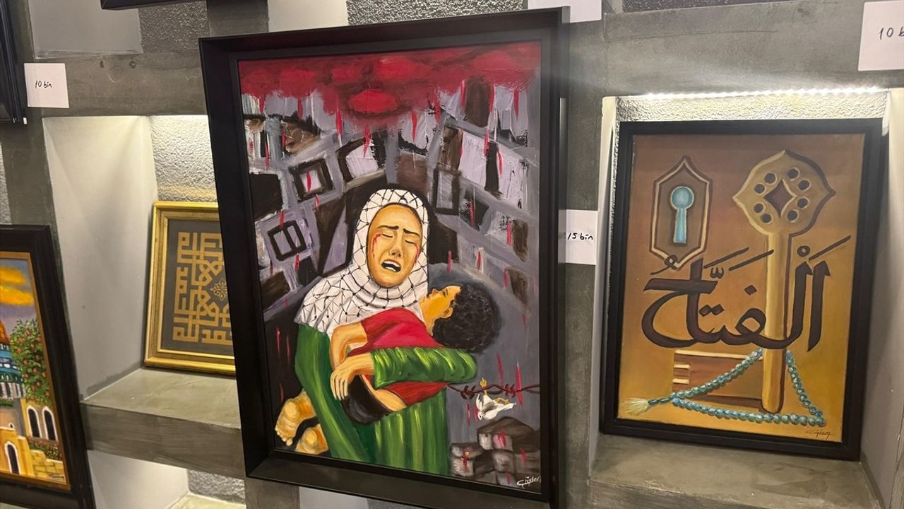 Çiğdem Yıldız'ın "Elvan Gönlüm" Sergisi Üsküdar'da Açıldı