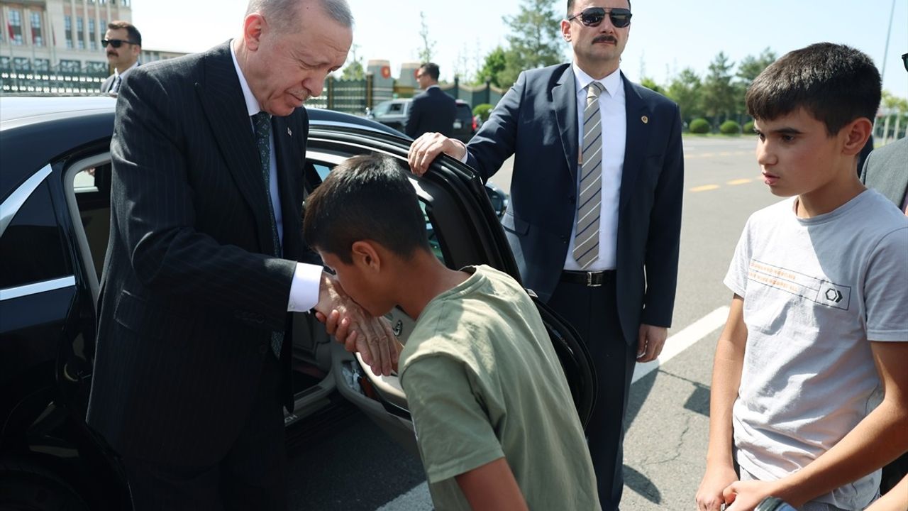 Cumhurbaşkanı Erdoğan, Adıyaman'dan Gelen Çocuklarla Buluştu