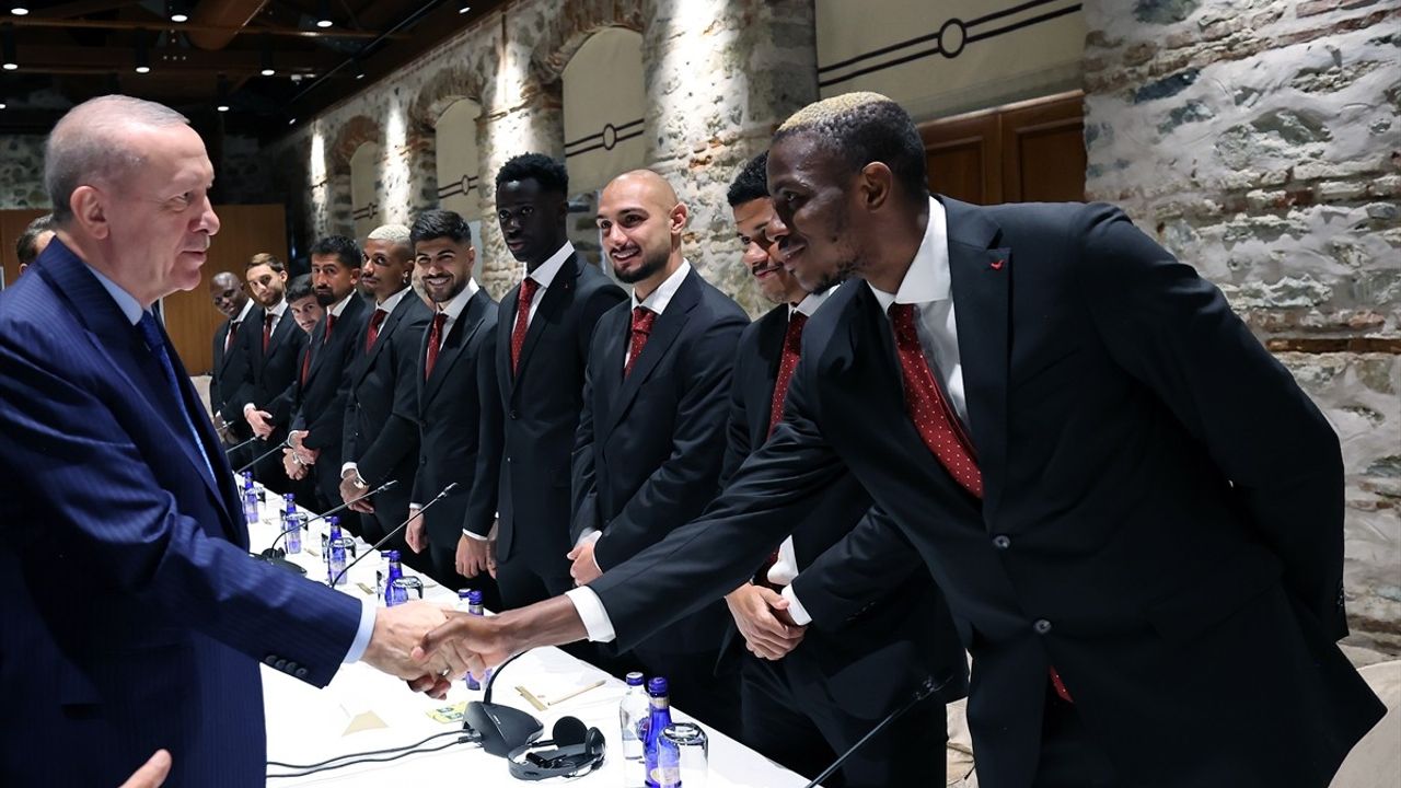 Cumhurbaşkanı Erdoğan, Galatasaray'ı Ağırladı ve Başarılarını Kutladı