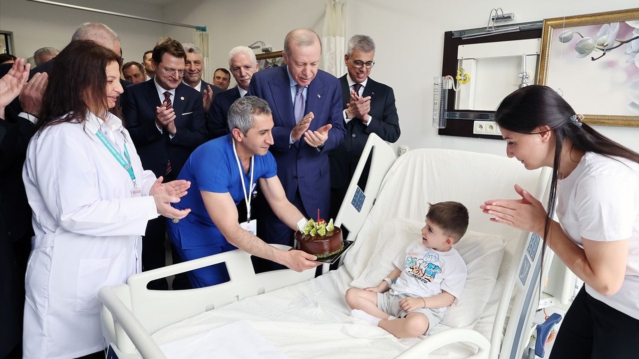 Cumhurbaşkanı Erdoğan İstanbul'da Yeni Hastanenin Açılışını Yaptı ve Doğal Gaz Müjdesi Verdi