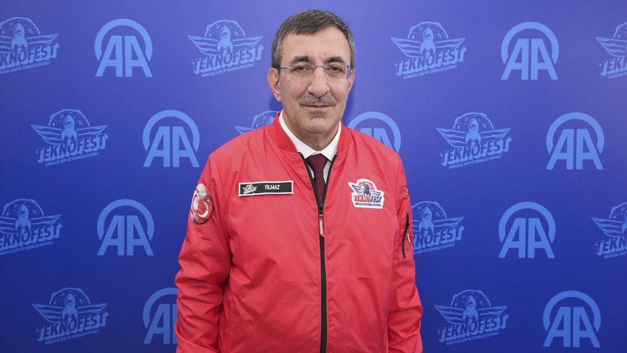 Cumhurbaşkanı Yardımcısı Yılmaz, TEKNOFEST KKTC'de AA Standını Ziyaret Etti