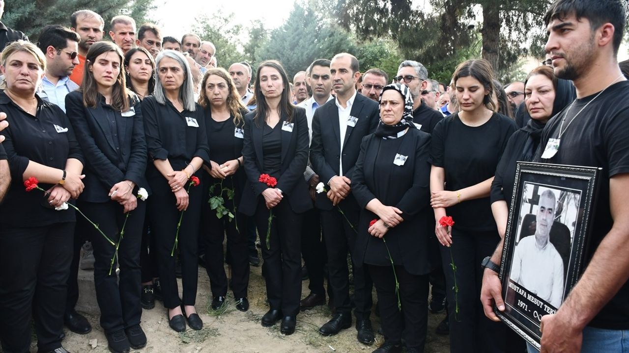 DEM Parti Eş Genel Başkanı Hatimoğulları, Batman'daki Cenaze Törenine Katıldı