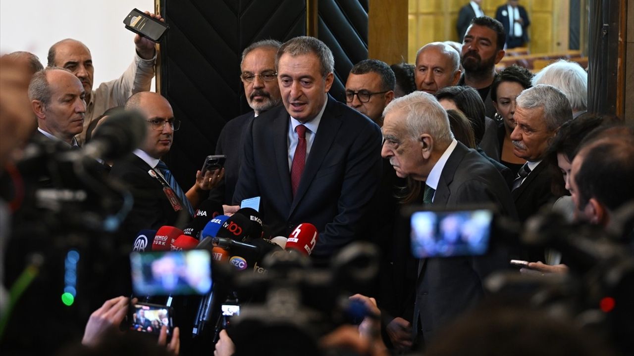 DEM Parti'nin Barış ve Demokrasi Vurgusu: Tuncer Bakırhan'ın Tarihi Açıklamaları