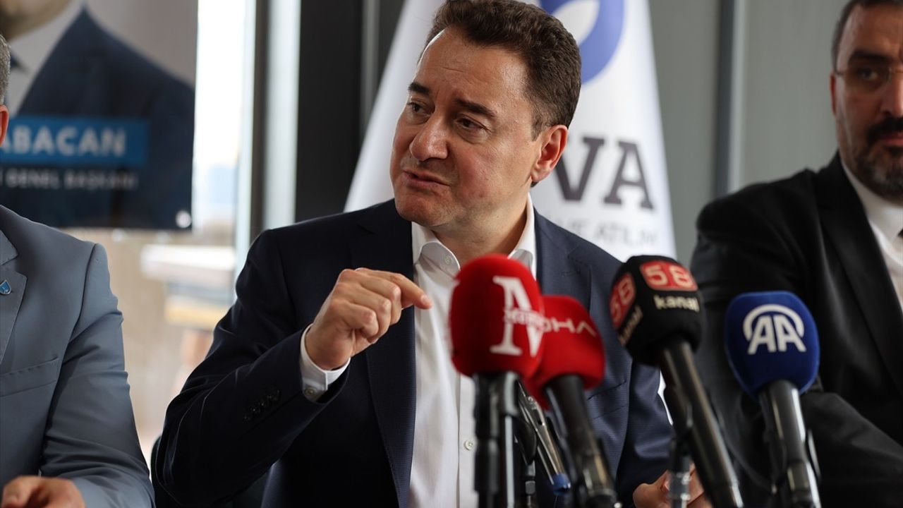 DEVA Partisi Genel Başkanı Ali Babacan Sivas'ta Basın Toplantısı Düzenledi