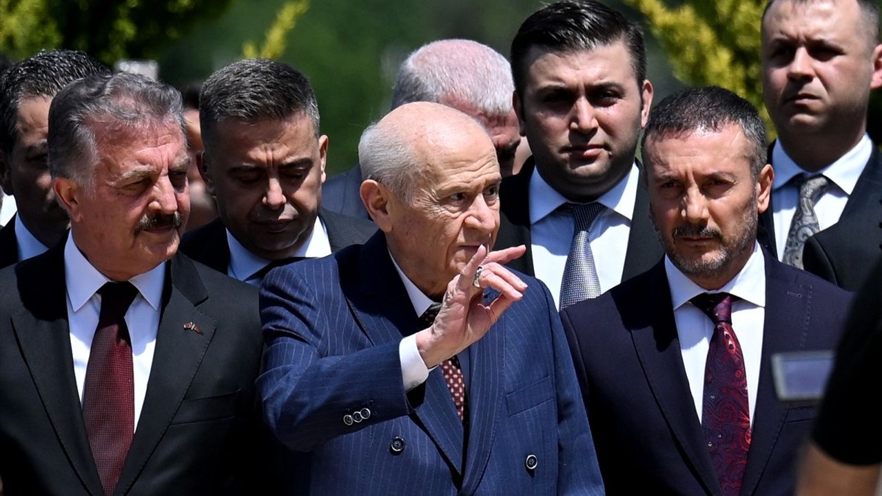 Devlet Bahçeli Ülkücü Şehitler Anıtı'nı Ziyaret Etti
