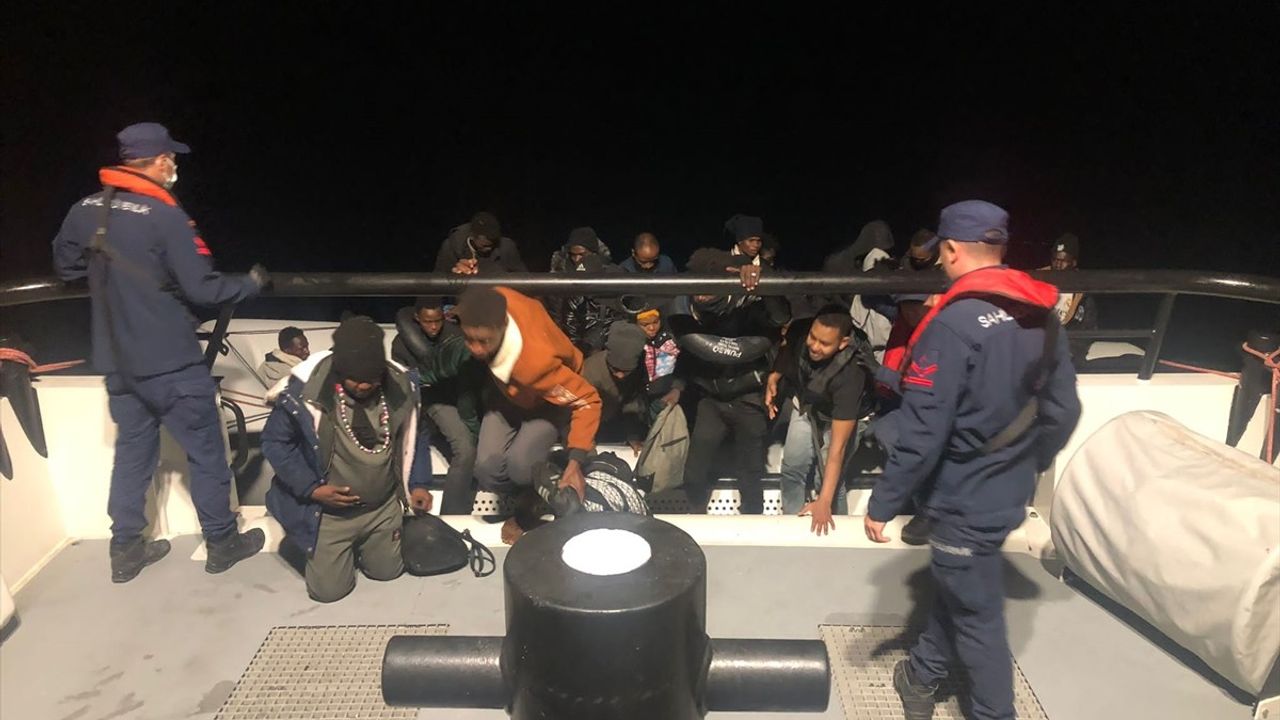 Dikili'de 28 Düzensiz Göçmen Kurtarıldı