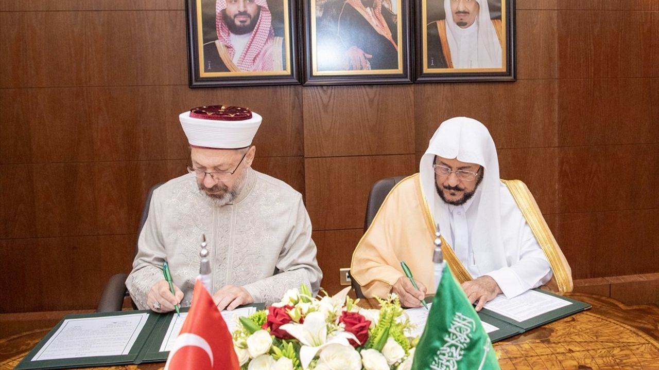 Diyanet Başkanı Ali Erbaş, Suudi Arabistan’da İslam İşleri Bakanı ile Görüştü