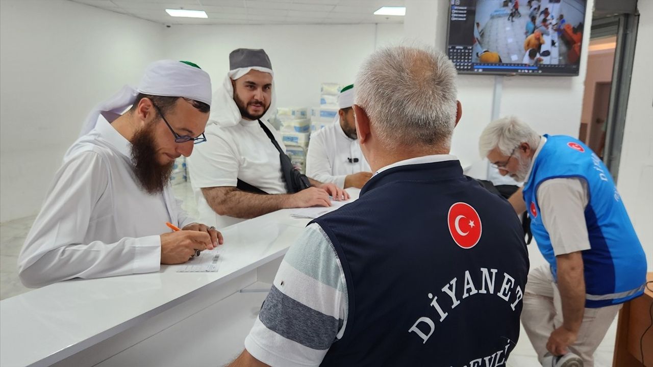 Diyanet, Hacılara Özel Kargo Hizmetini Sürdürüyor