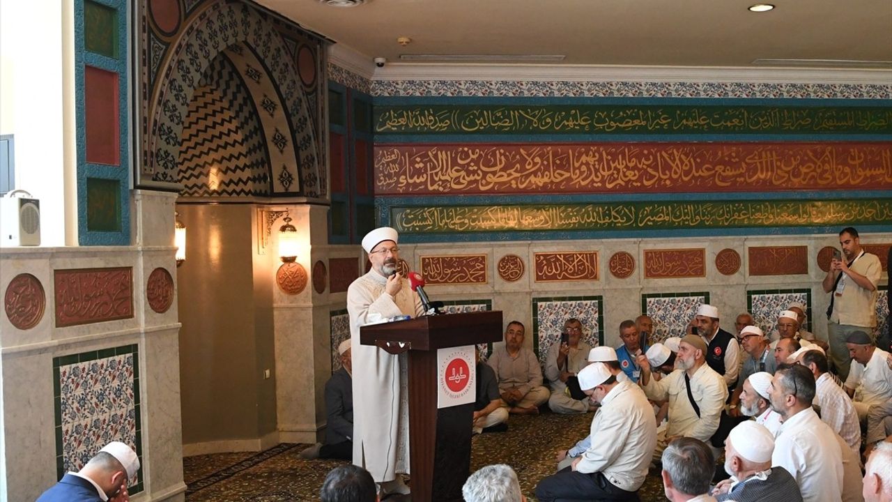 Diyanet İşleri Başkanı Ali Erbaş, Hacı Adaylarıyla Mekke'de Bir Araya Geldi