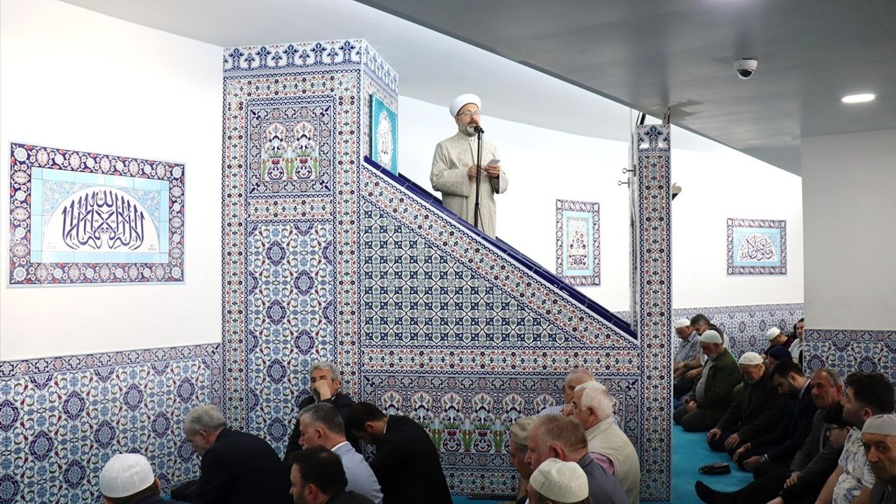 Diyanet İşleri Başkanı Ali Erbaş Viyana Merkez Camisi'nde Hutbe Verdi