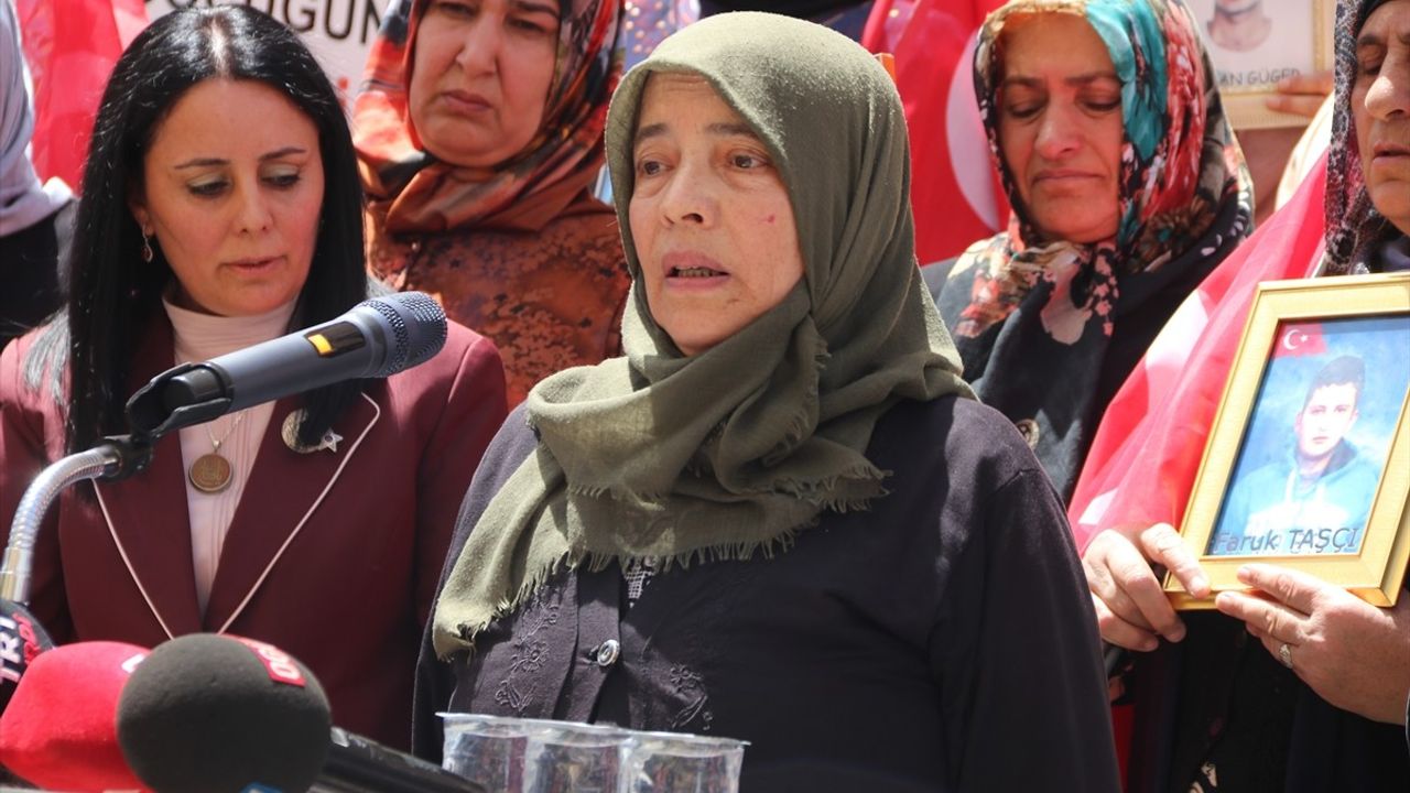 Diyarbakır Anneleri Anneler Günü'nde Evlat Nöbetine Devam Ediyor