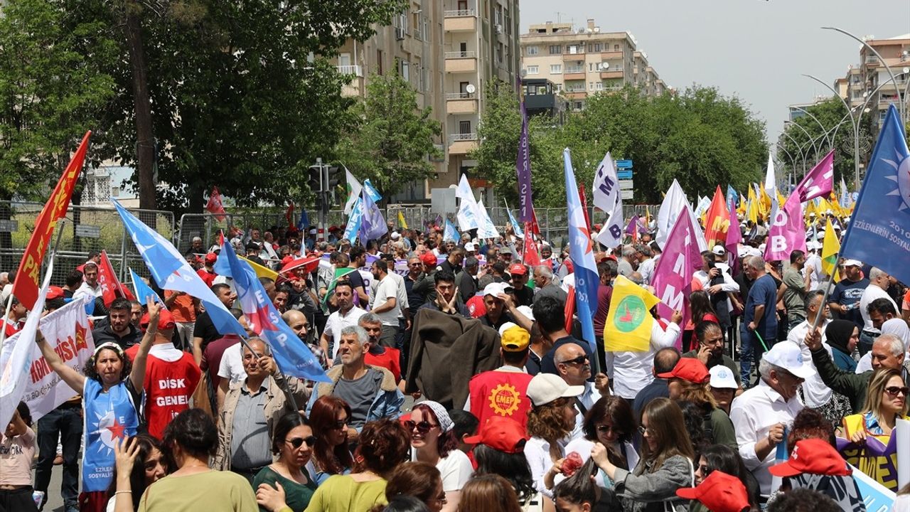 Diyarbakır'da 1 Mayıs Emek ve Dayanışma Günü Coşkuyla Kutlandı