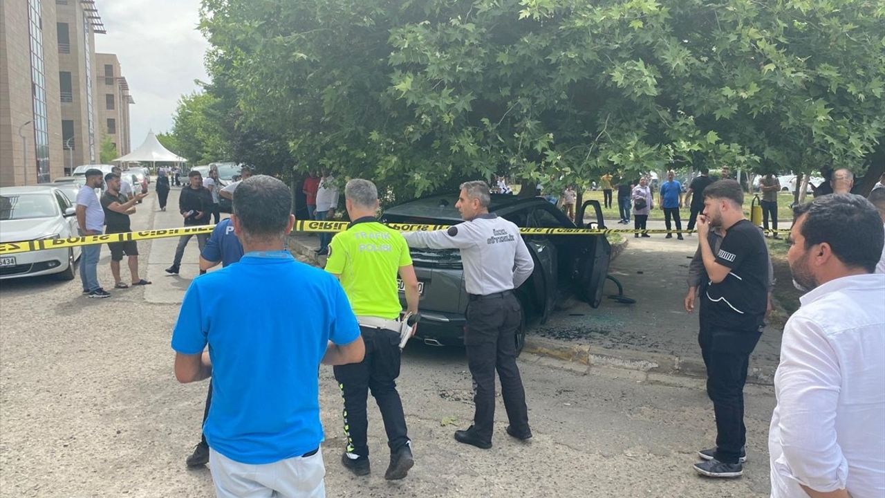 Diyarbakır'da Hastane Bahçesinde Trafik Kazası: 1 Ölü, 1 Yaralı