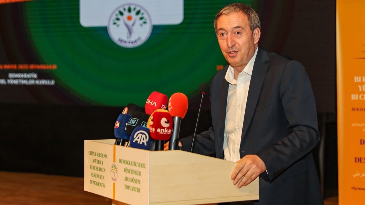 Diyarbakır'da Küresel Barış Çağrısı