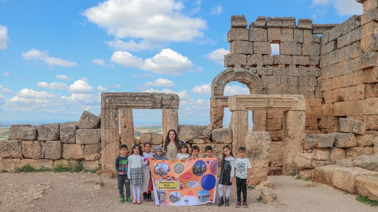 Diyarbakır'ın Minik Kültür Elçileri Tarihi Mekanları Tanıtıyor