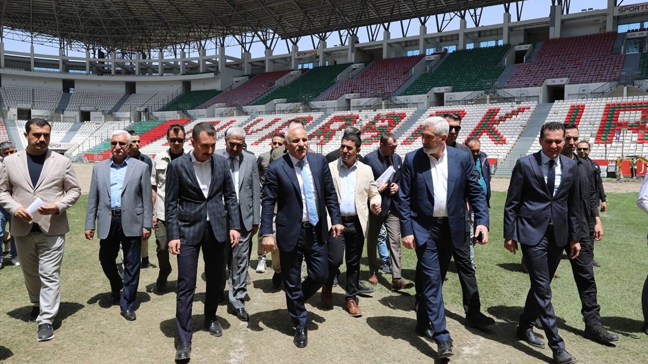 Diyarbakır Stadı'nda Yenileme Çalışmaları Devam Ediyor