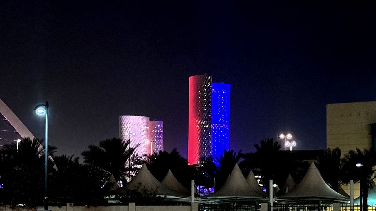 Doha'da Gökdelenler Trump'ın Ziyareti İçin Işıklandırıldı