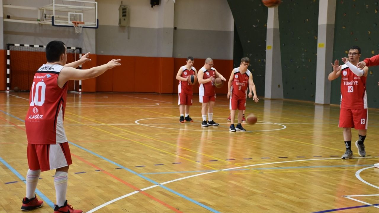 Down Sendromlular Basketbol Milli Takımı, Avrupa Şampiyonluğu İçin Trabzon'da Kamp Yapıyor