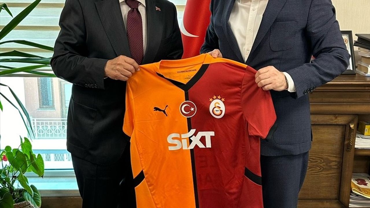 Dursun Özbek'ten Kayak Federasyonu'na Ziyaret