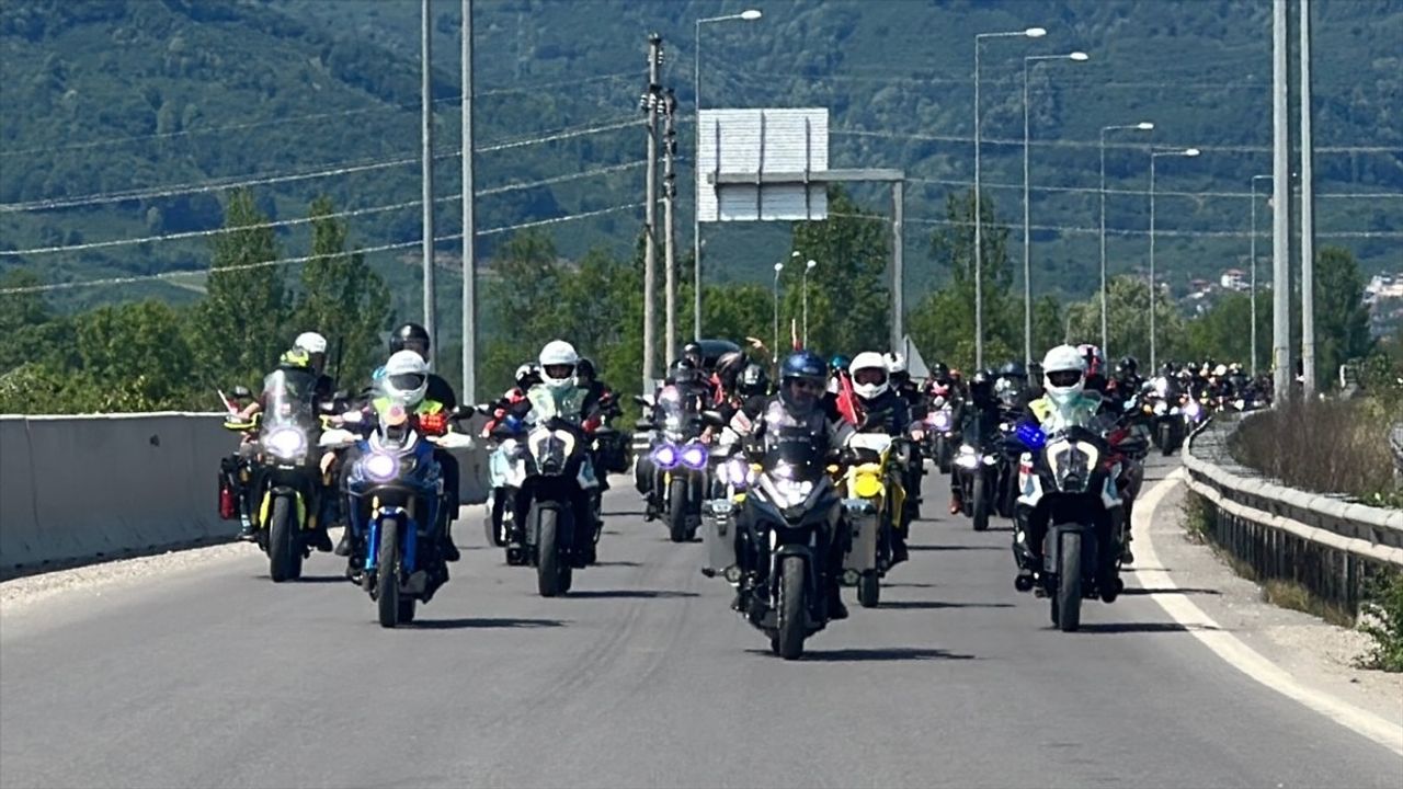 Düzce'de Motosiklet Tutkunları 19 Mayıs'ı Kutladı