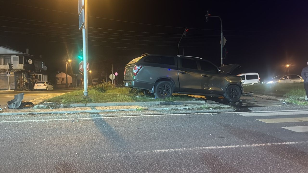 Düzce'de Trafik Kazası: İki Yaralı