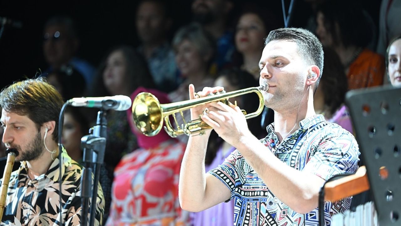 Düzce'de Unutulmaz Bir Koro Performansı: 80'ler 90'lar Konseri