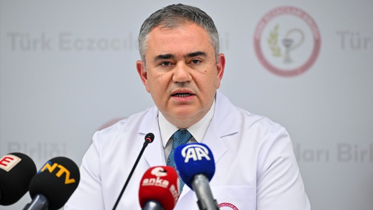 Eczacılık Günü'nde Güvenli İlaç Vurgusu