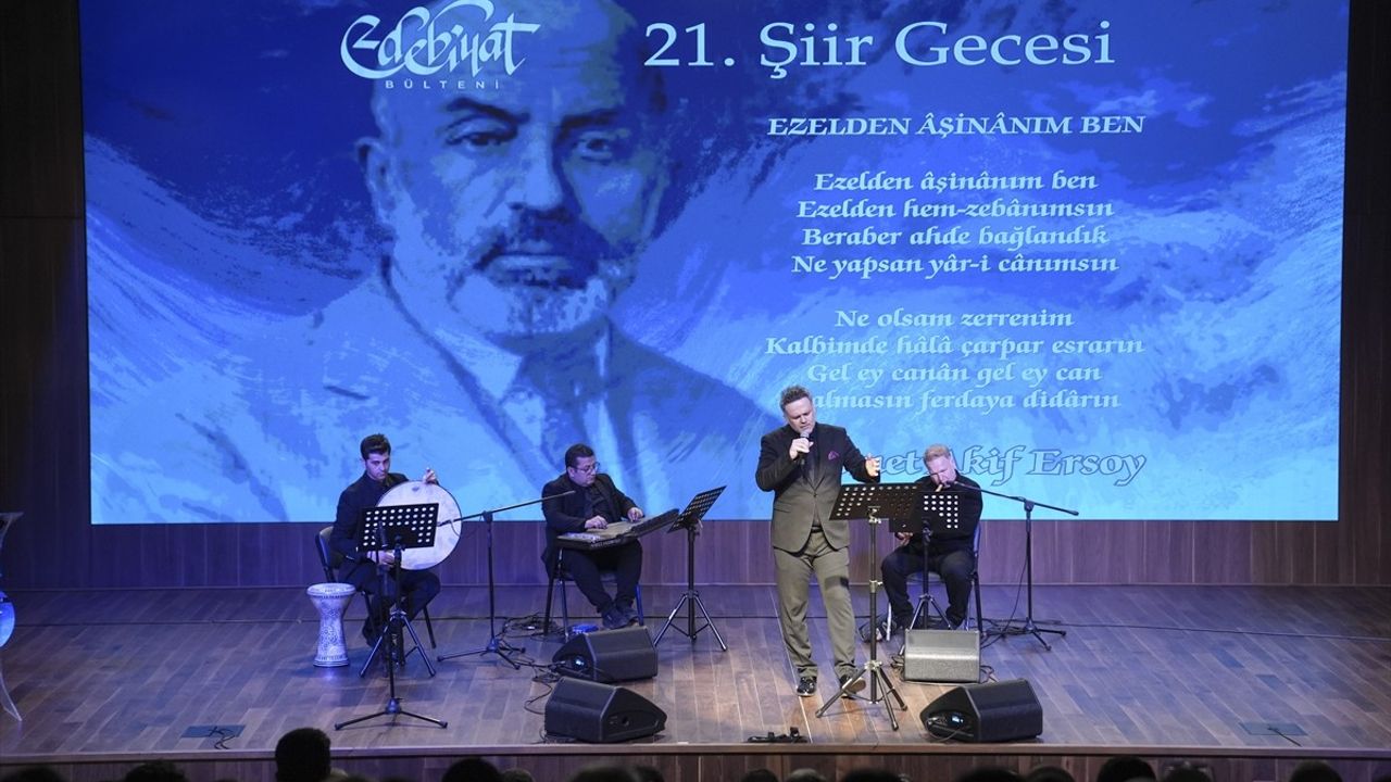 Edebiyat Bülteni Şiir Gecesi: 14 Yıl Aradan Sonra Şiirseverleri Buluşturdu