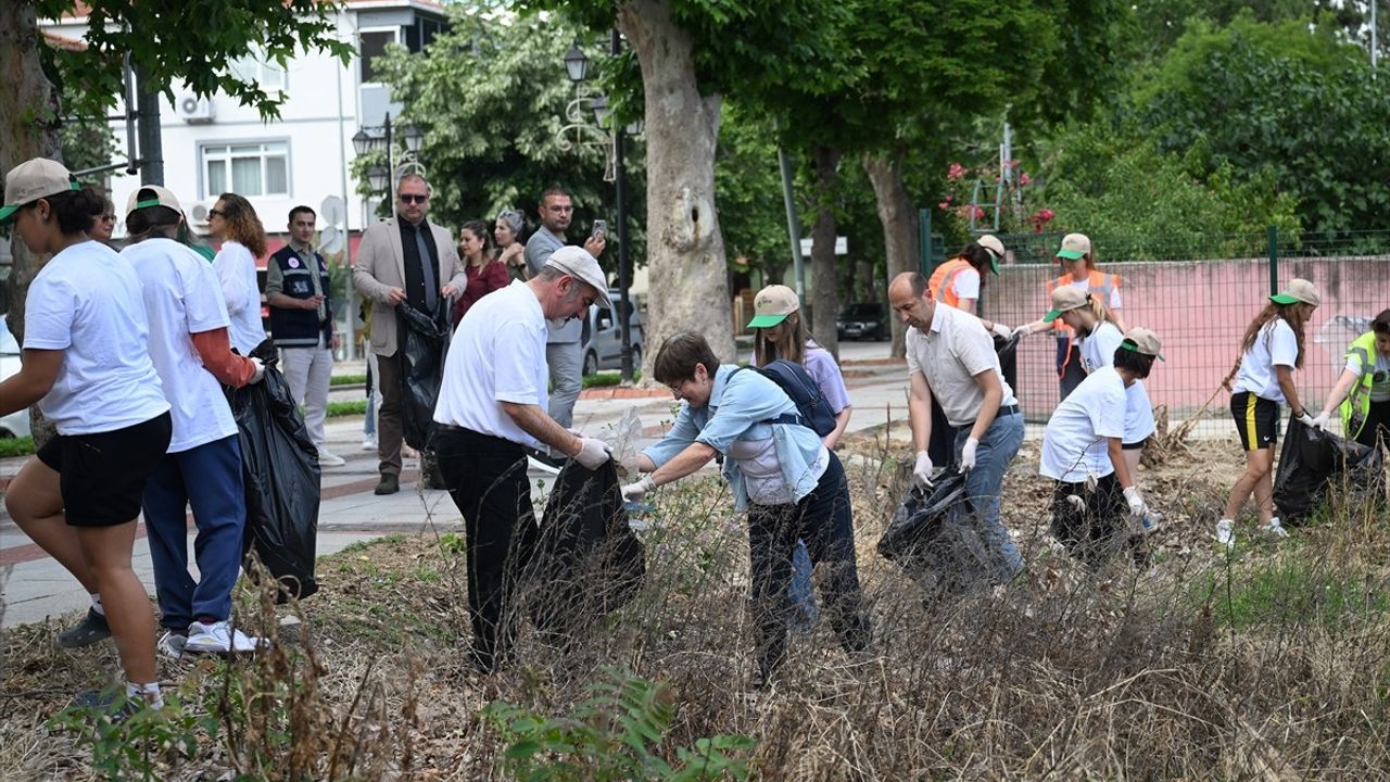 Edirne'de Kadınların Çevre Temizliği ve Dostluk Maçı