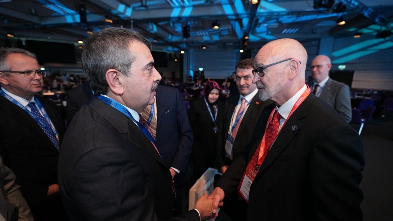 Eğitimde Barış ve İnsan Hakları Vurgusu: Bakan Tekin Londra'da Konuştu