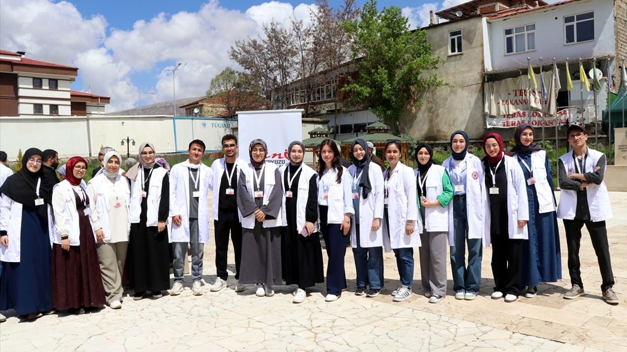 Elazığ'da Genç Yeryüzü Doktorları Sağlık Taraması Düzenledi
