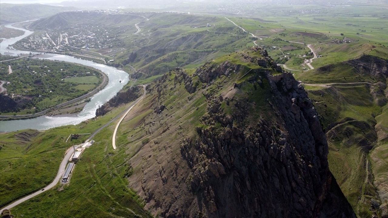Elazığ'da Tarihi Palu Kalesi'nde Kazı Çalışmaları Başladı