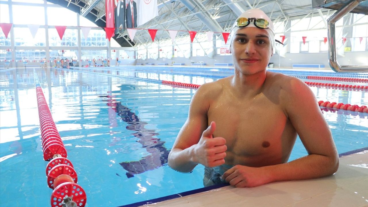 Emre Onuş, Avrupa Gençler Yüzme Şampiyonası'nda Madalya Peşinde