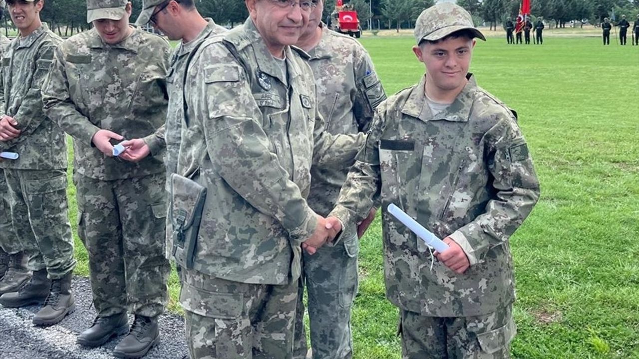 Engelli Öğrencilerden Temsili Askerlik Heyecanı