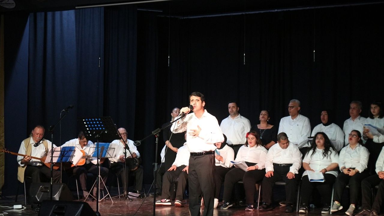 Engelliler Korosu İskenderun'da Türk Halk Müziği Konseri Verdi