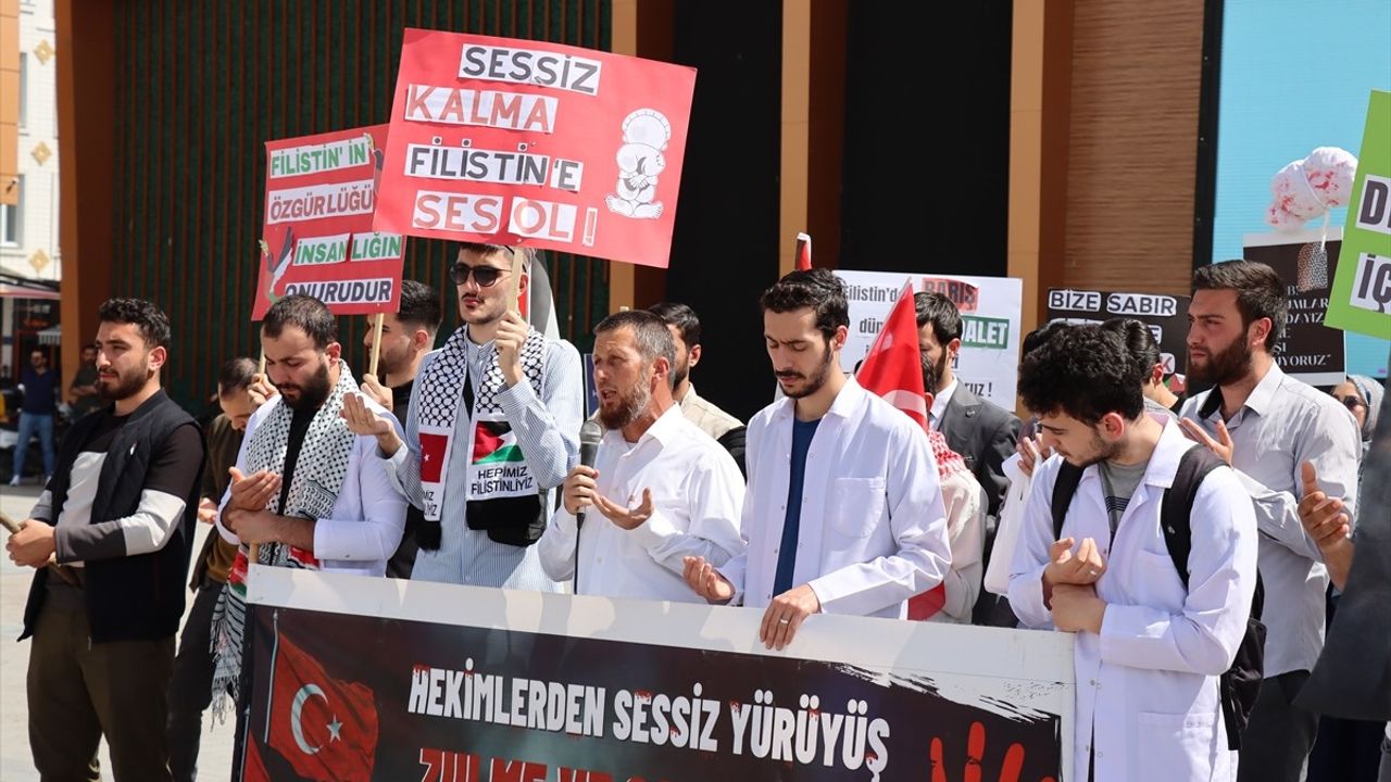 Erzincan'da Sağlıkçılardan Gazze'ye Destek Yürüyüşü