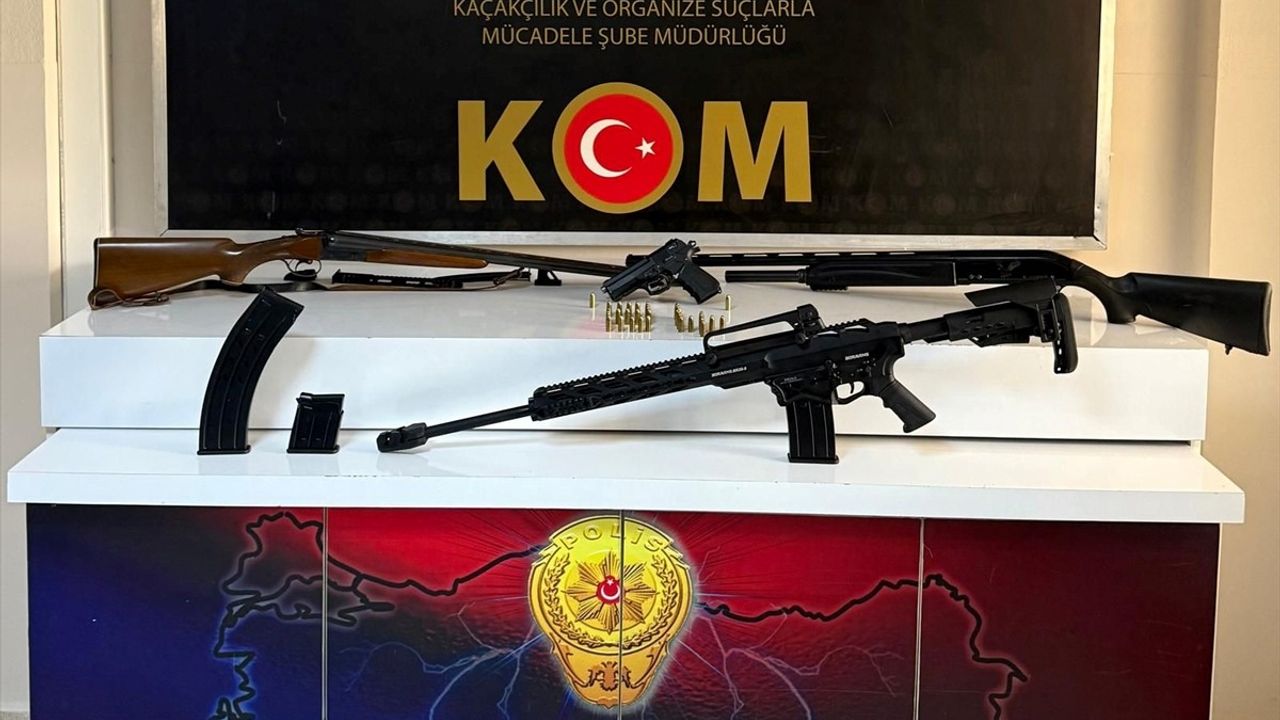 Erzincan'da Sosyal Medyada Silah Tehiri Yapan İki Şüpheli Yakalandı
