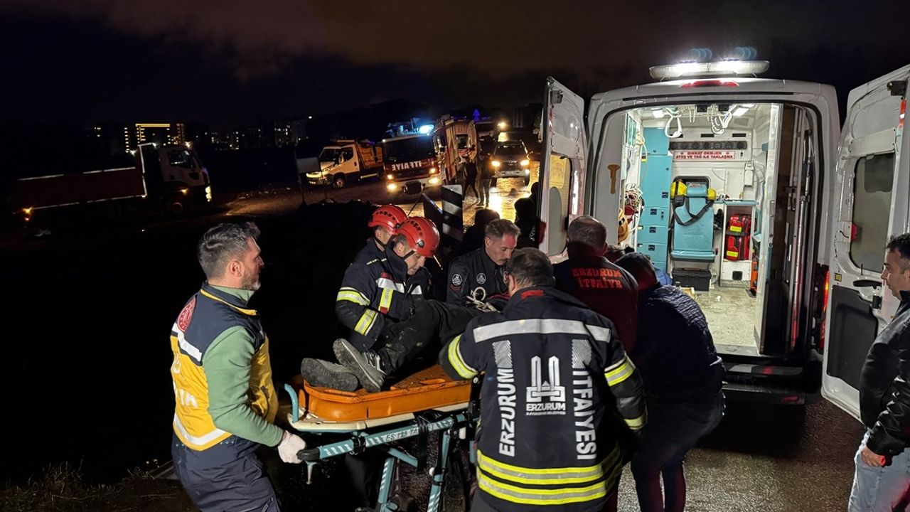Erzurum'da Dereye Yuvarlanan Araçta 3 Yaralı