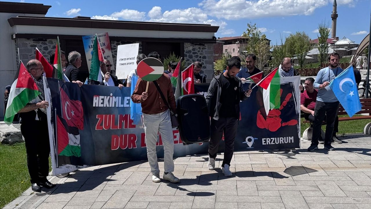 Erzurum'da Sağlıkçılar Gazze İçin Yürüyüş Düzenledi