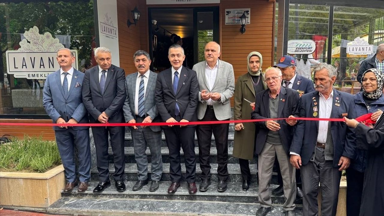 Esenyurt'ta Lavanta Emekli Evi Açıldı