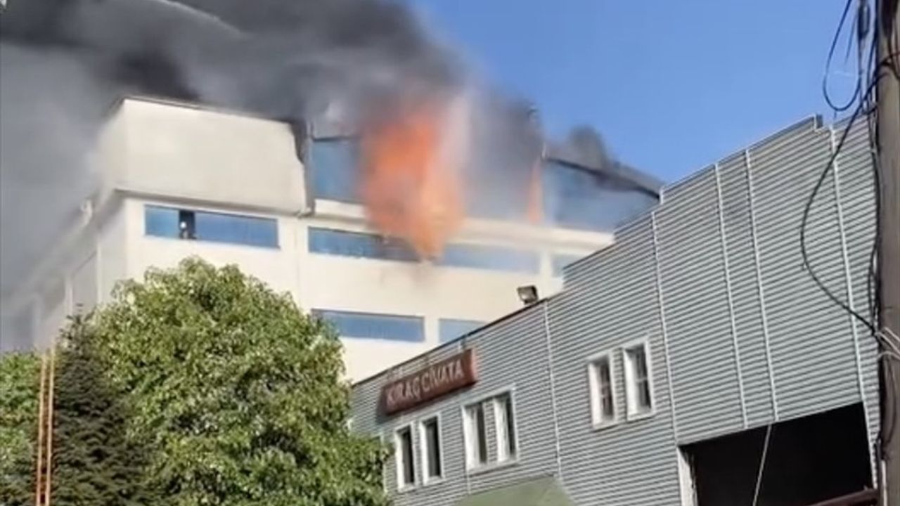 Esenyurt'ta Tekstil Atölyesinde Yangın Çıktı