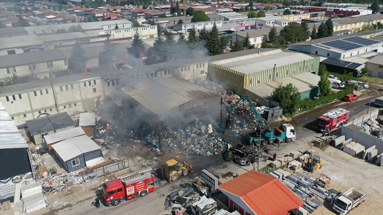 Eskişehir'deki Geri Dönüşüm Tesisinde Yangın Çıktı