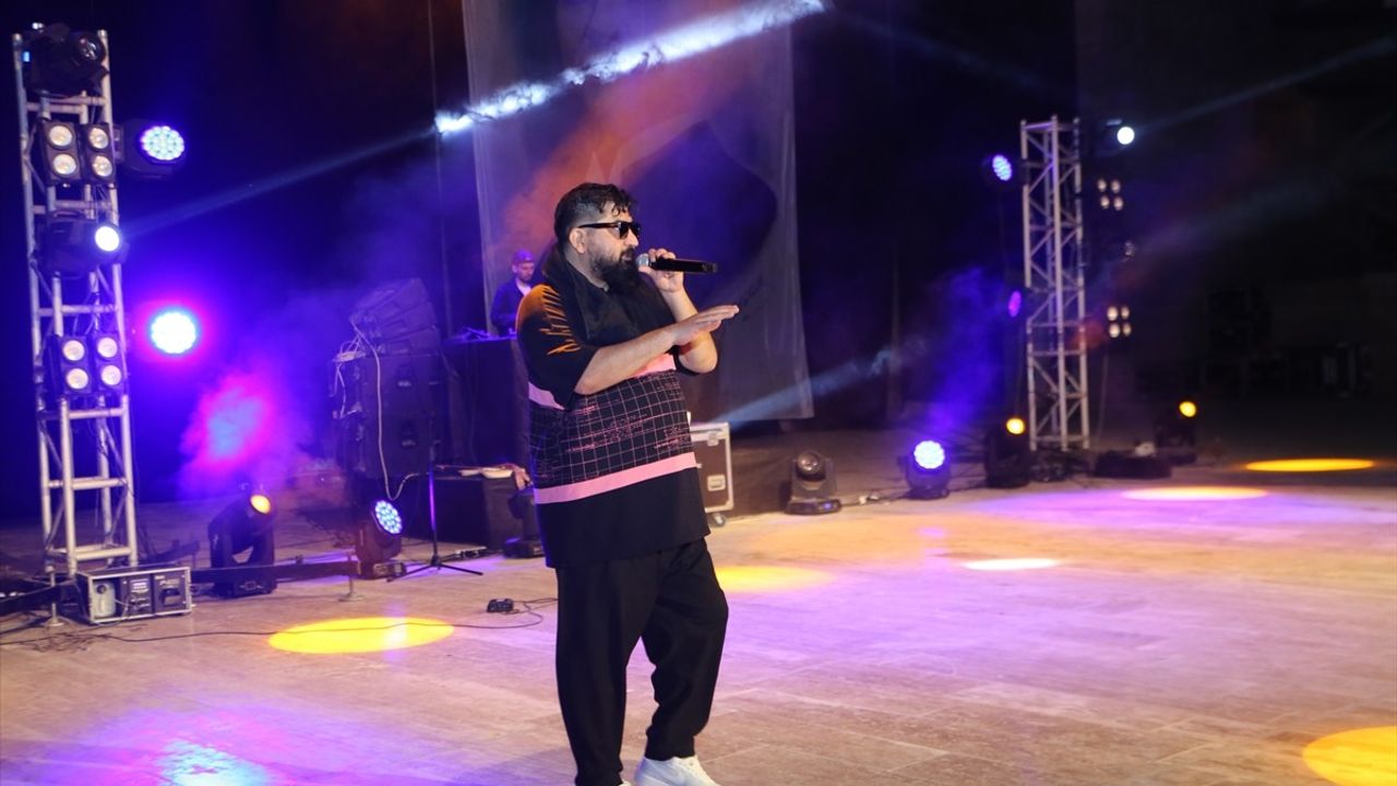 Eypio, Hatay'da Unutulmaz Bir Konser Verdi